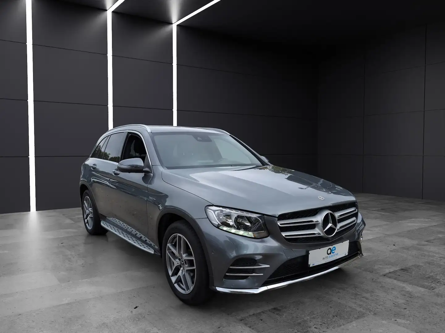 Mercedes-Benz GLC 250 4Matic AMG line *eAHK*360°*Navi* Серый - 2