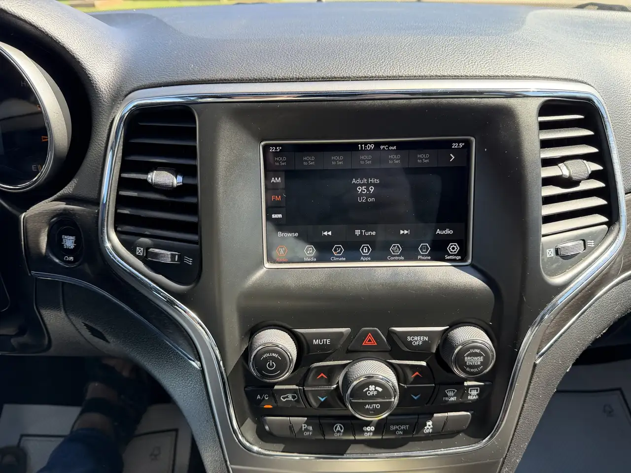 Jeep Grand Cherokee снимка Jeep Grand Cherokee