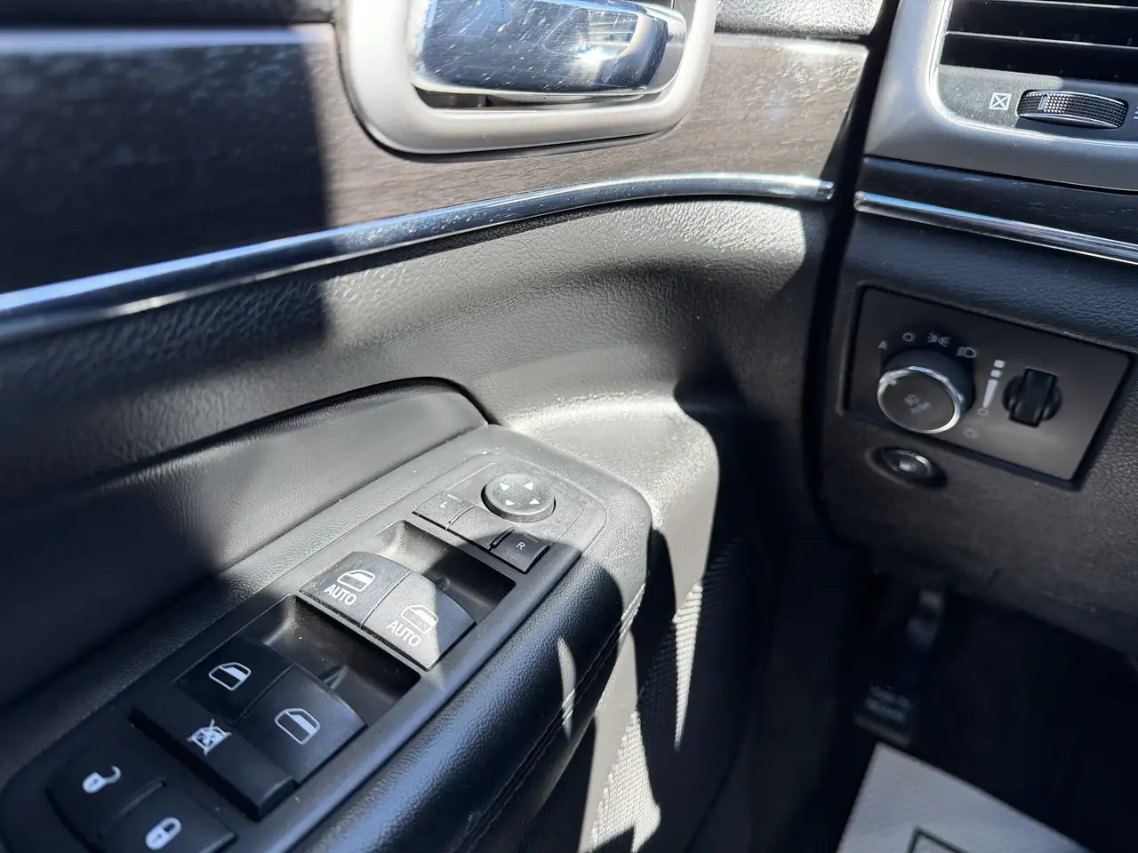 Jeep Grand Cherokee снимка Jeep Grand Cherokee