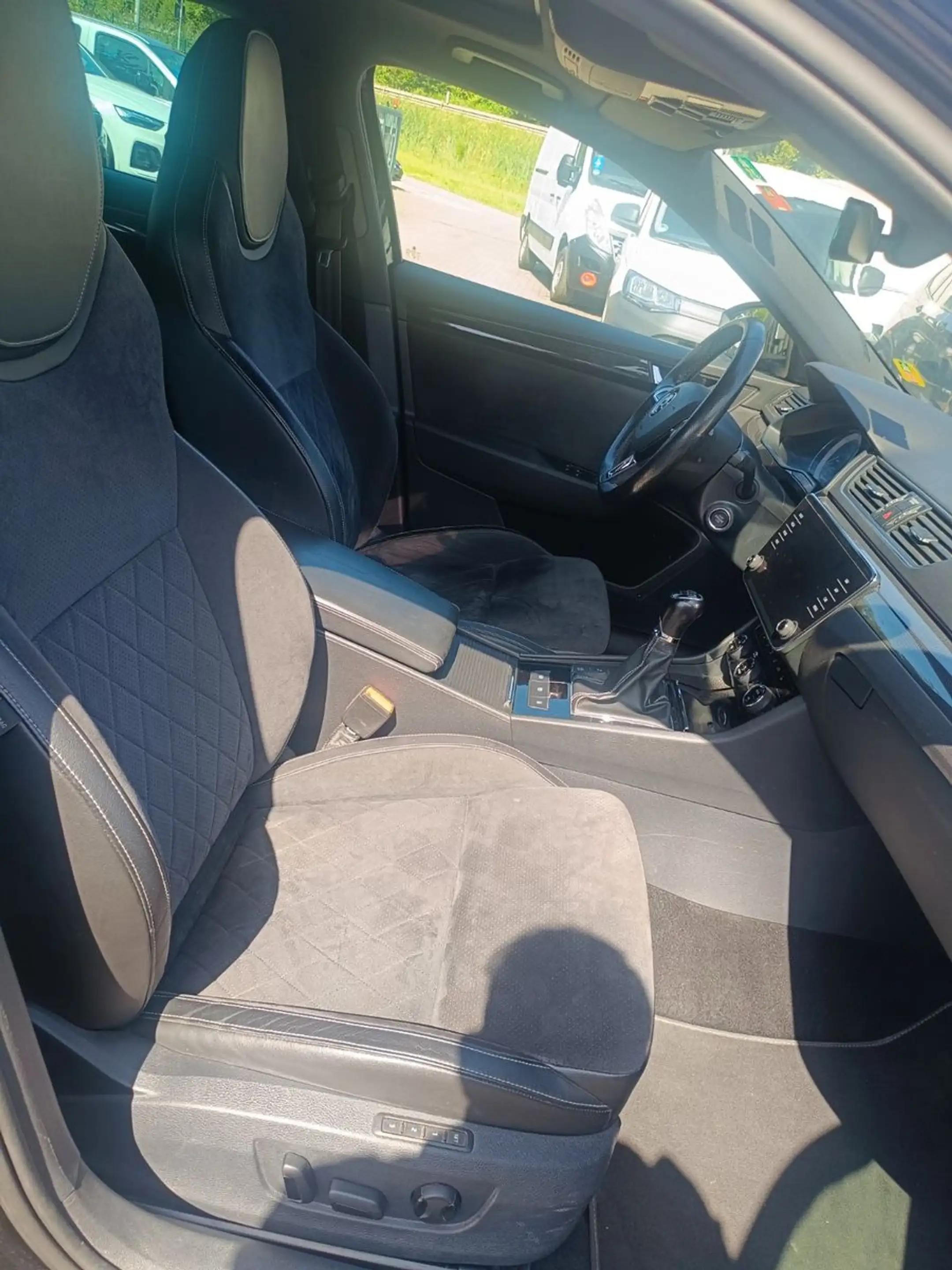 Skoda Superb Combi Sportline — photo 11