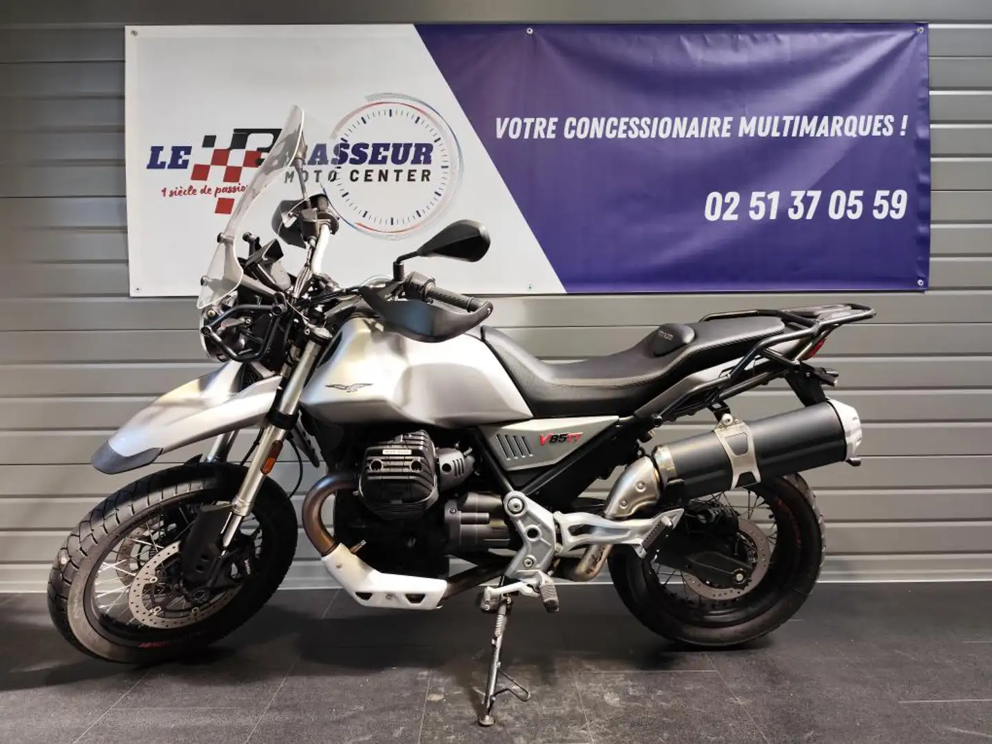 Moto Guzzi V 85 TT Grey - 2