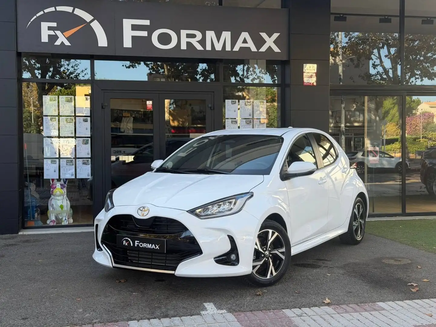 Toyota Yaris 120H 1.5 Style Blanco - 1