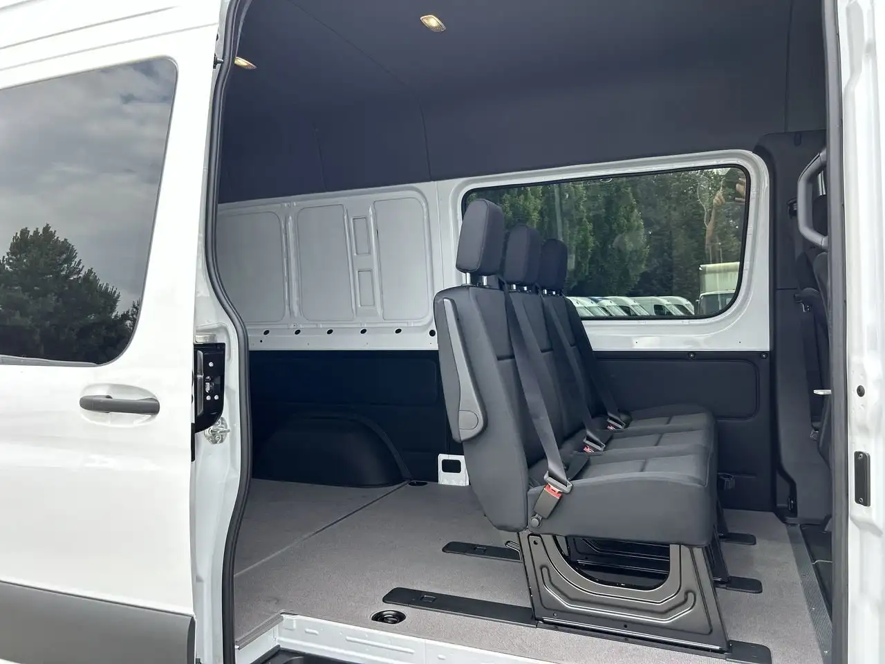 Mercedes-Benz Sprinter снимка Mercedes-Benz Sprinter