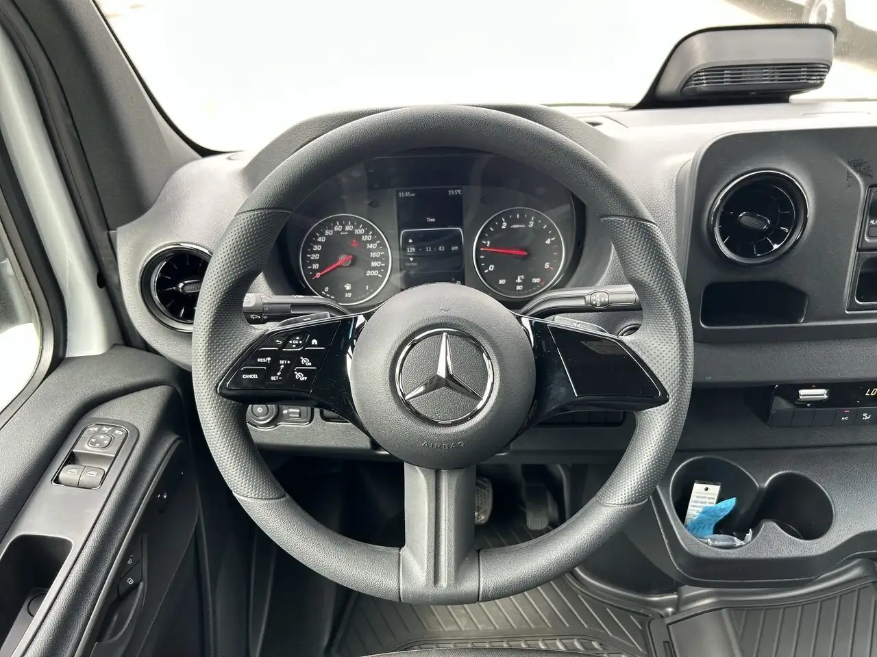 Mercedes-Benz Sprinter снимка Mercedes-Benz Sprinter