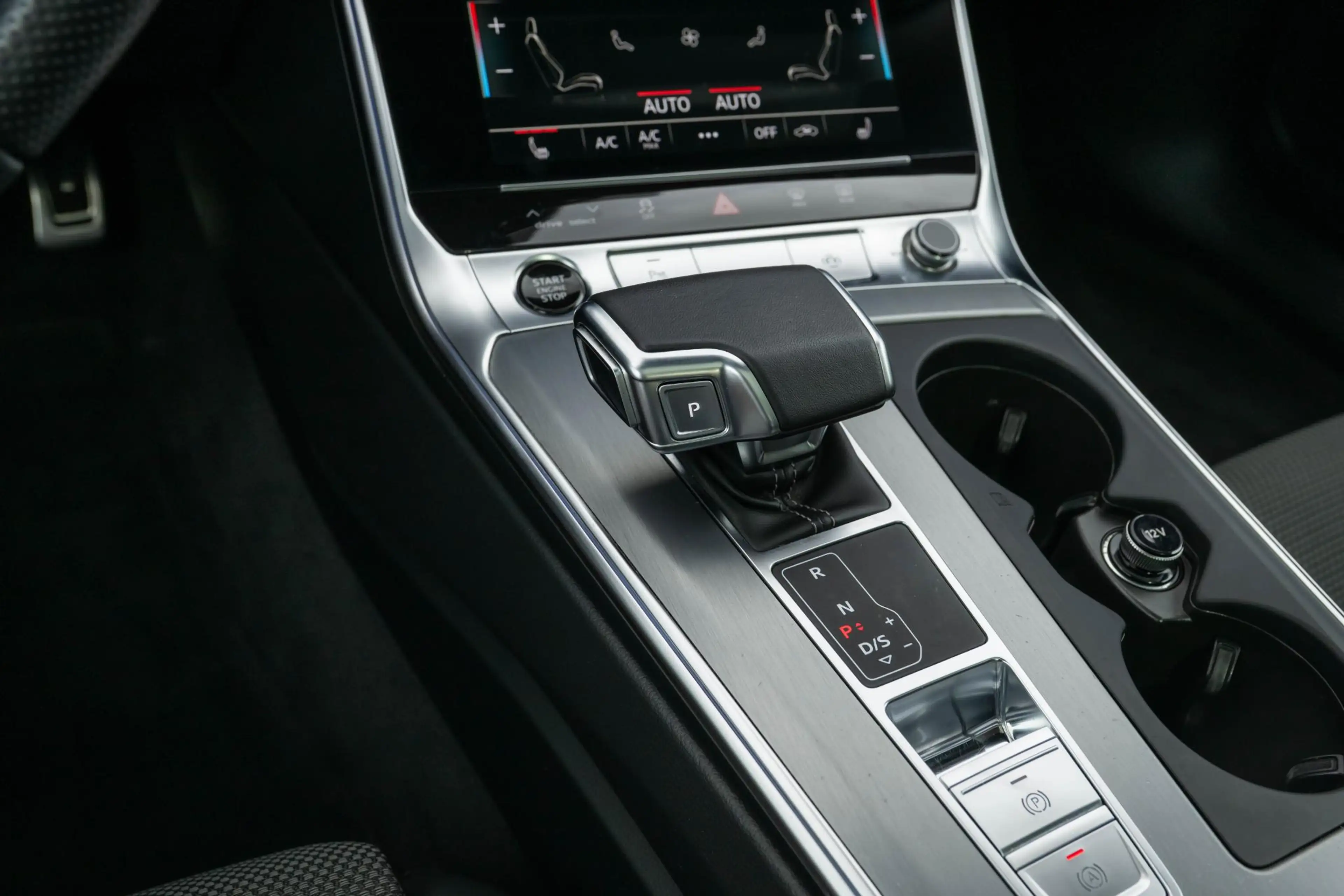 Audi A6 Avant 40 TFSI S edition Competition S6 style Pano — photo 28