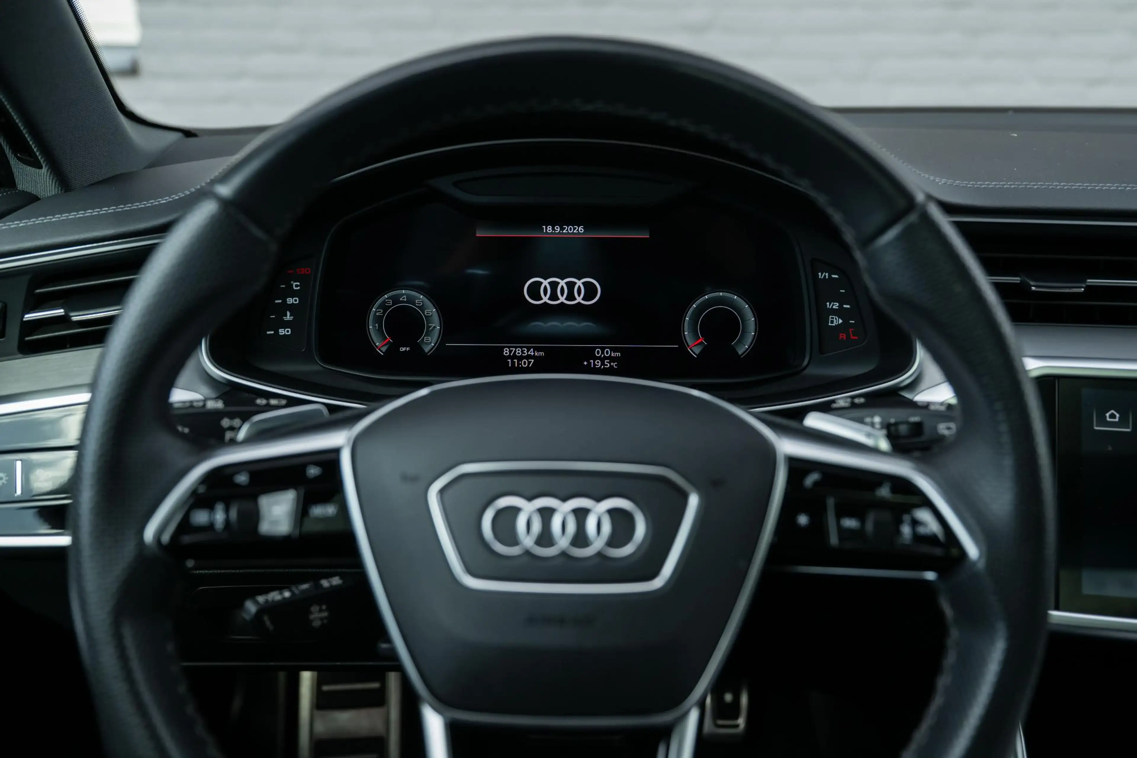 Audi A6 Avant 40 TFSI S edition Competition S6 style Pano — photo 14