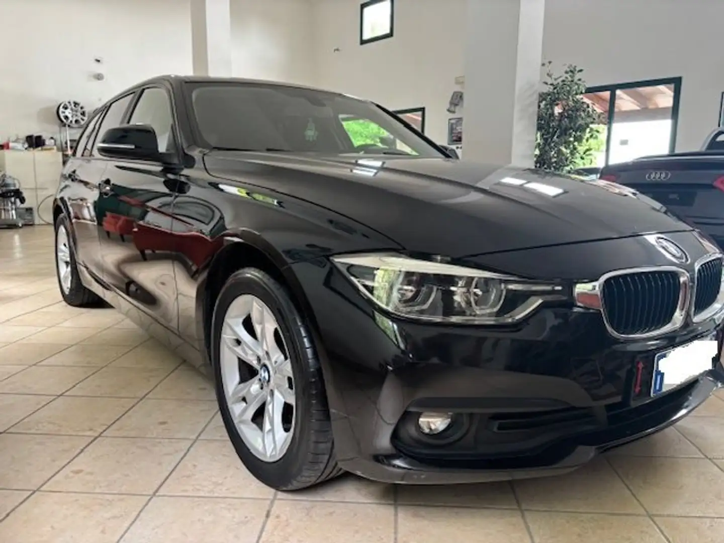 BMW 320 320d Touring Luxury  X DRIVE  140  KW Zwart - 2