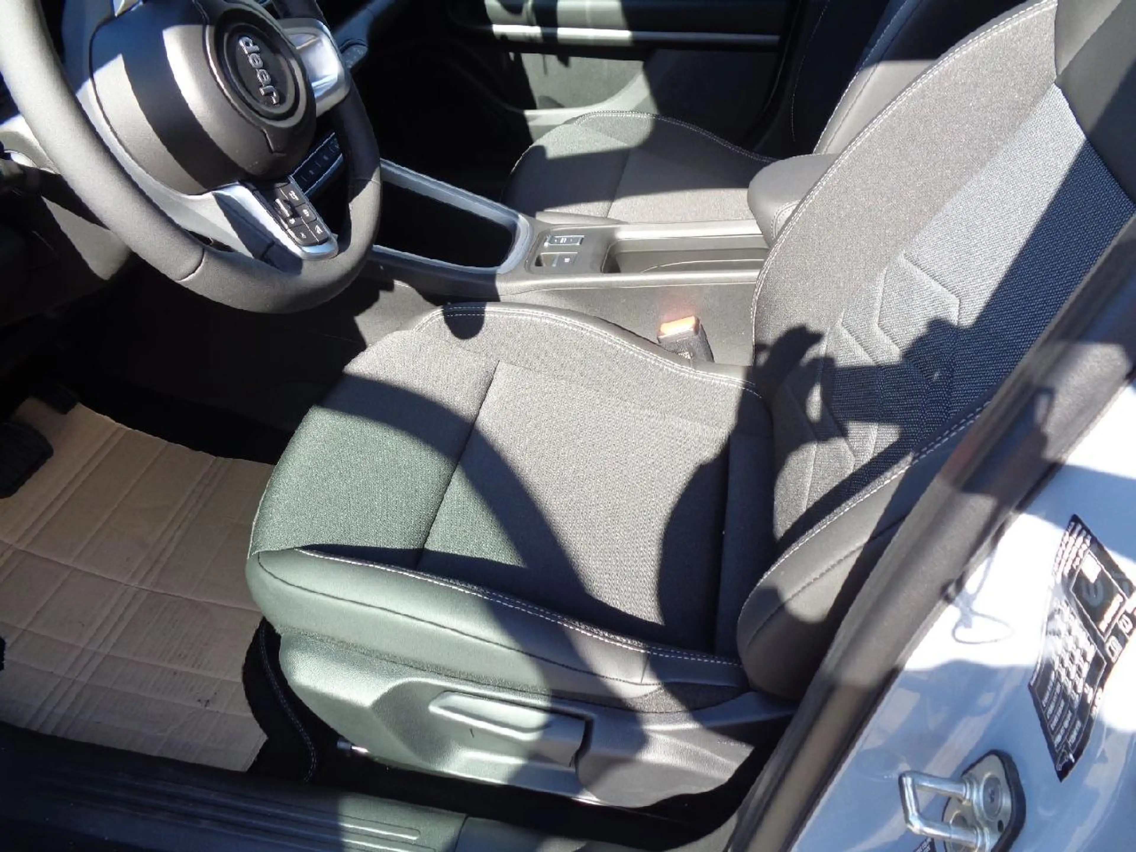 Jeep Avenger Altitude Mild-Hybrid — photo 7