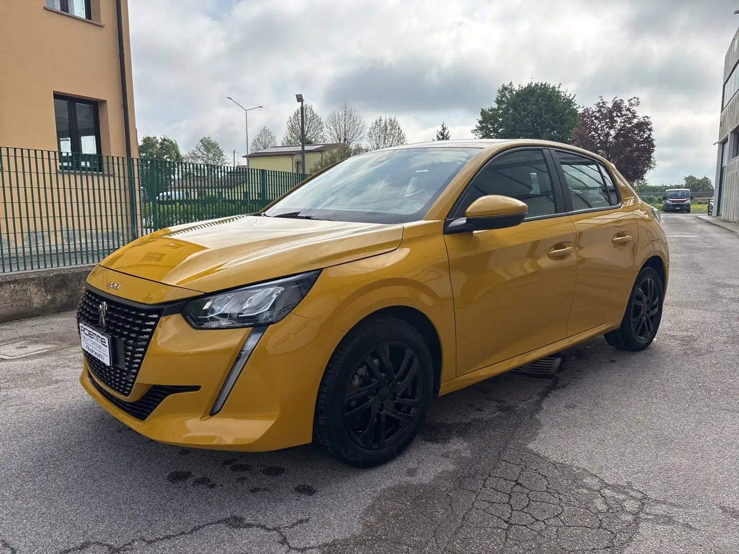 Peugeot 208 PureTech 100 Stop&Start 5 porte Active Giallo - 2