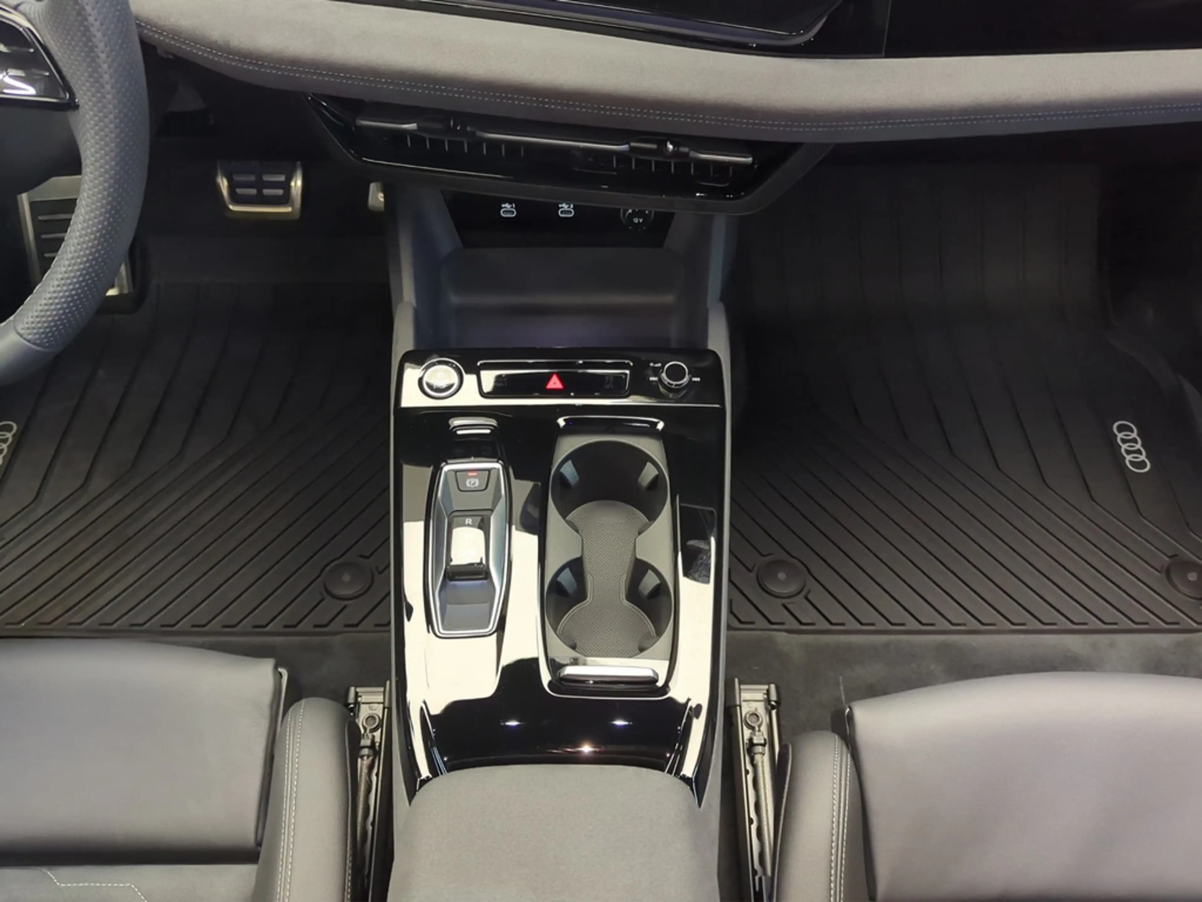 Audi A6 e-tron — photo 14