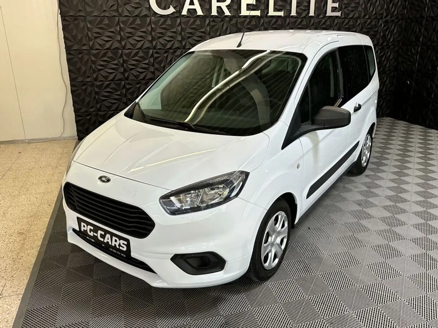 Ford Tourneo Courier Ambiente Bílá - 2