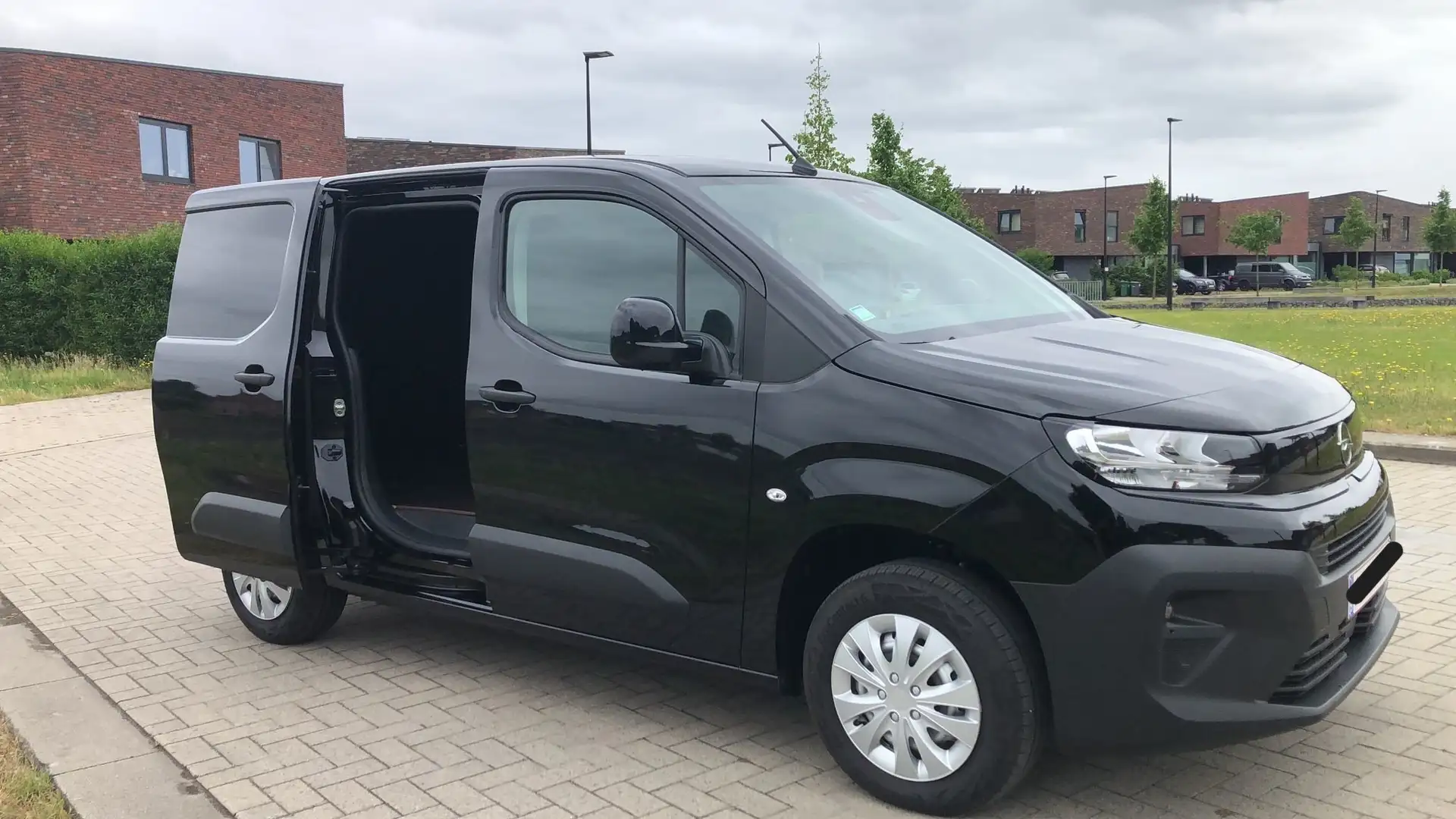 Opel Combo Opel Combo Cargo L1H1 Light 1.2 Turbo Benzine Noir - 1