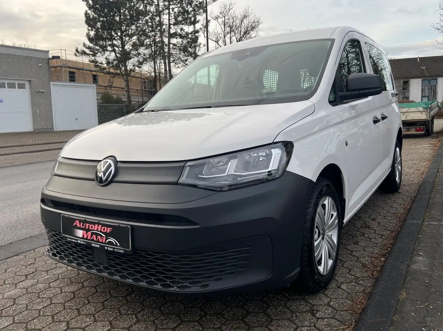 Volkswagen Caddy Cargo Basis/Automatik/Navi/8Fachb. Weiß - 1