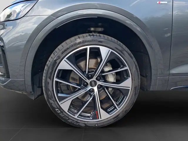Audi Q5 view 7