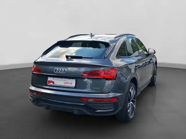 Audi Q5 view 3