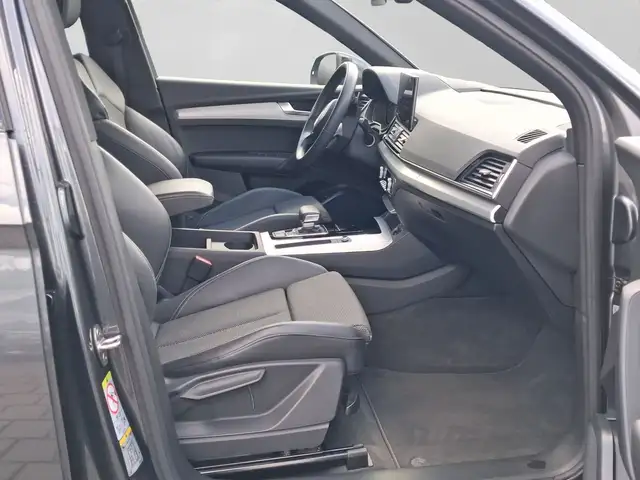 Audi Q5 view 4