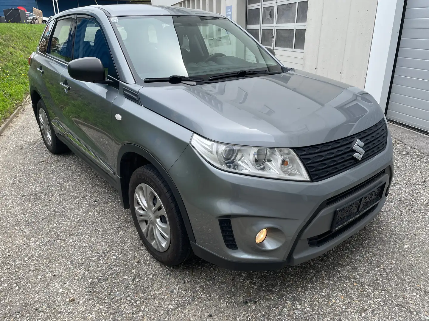 Suzuki Vitara 1,6 VVT GL Shine Grau - 2