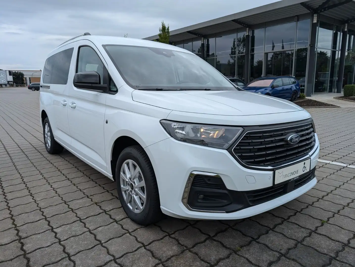 Ford Grand Tourneo Connect Titanium *Rollstuhlumbau* Weiß - 1