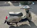 Vespa GTS 300 Beige - thumbnail 4