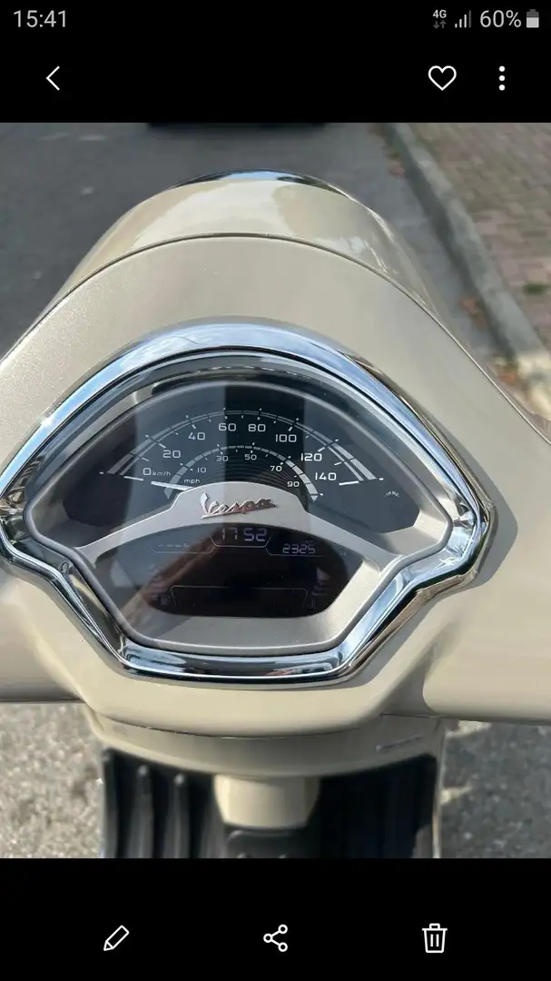 Vespa GTS 300 Beige - 2