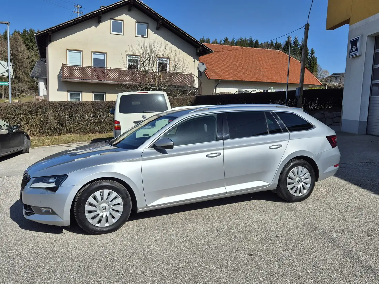 Skoda Superb Style 4x4/AHK/Sitzheizung/Navi/PDC/Zahnriemen Neu Silber - 1