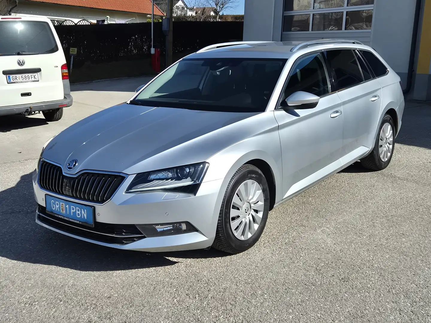 Skoda Superb Style 4x4/AHK/Sitzheizung/Navi/PDC/Zahnriemen Neu Silber - 2