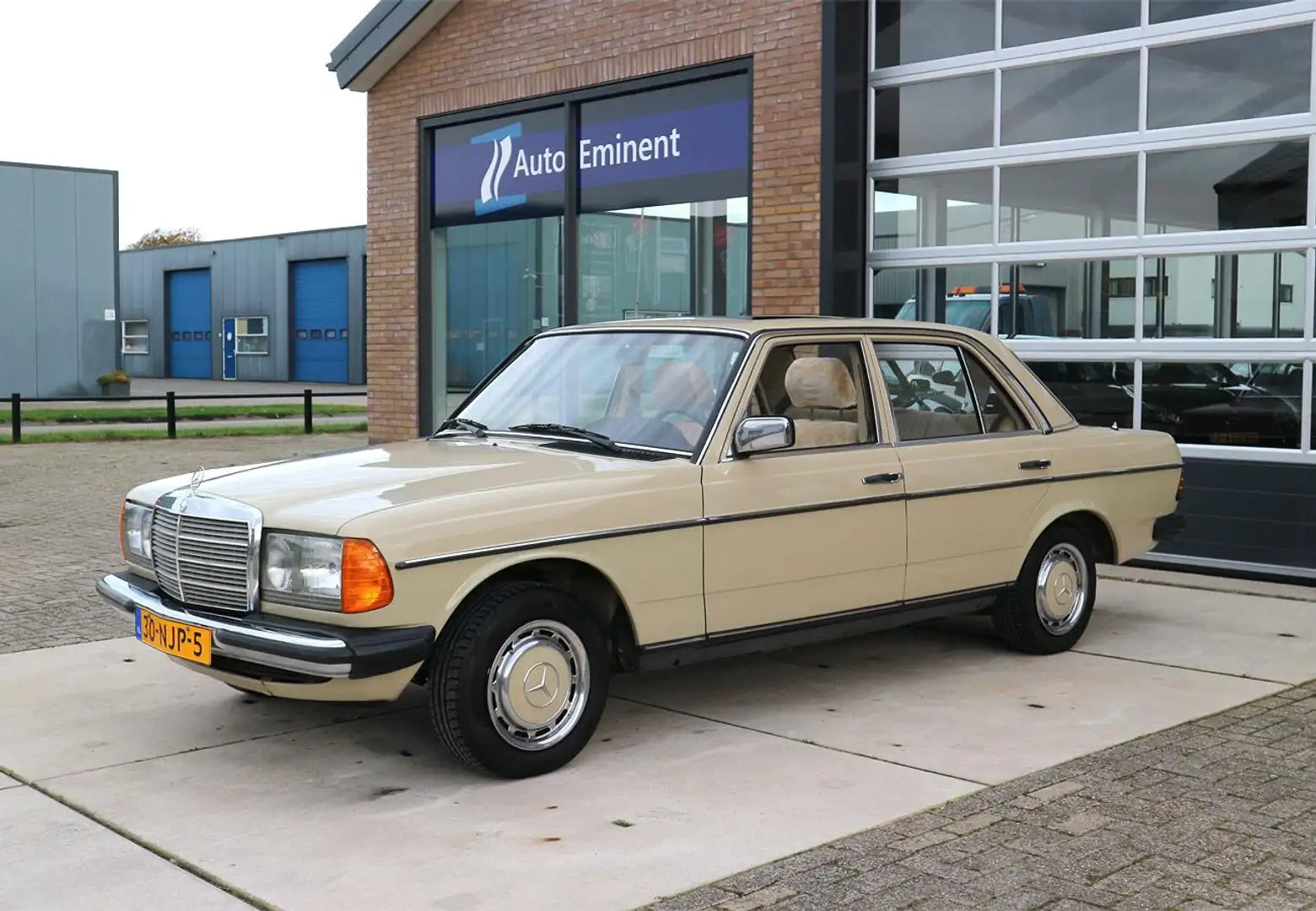 Mercedes-Benz 280 200-280 (W123) 200 automaat schuifdak Taiga Beige Beige - 1