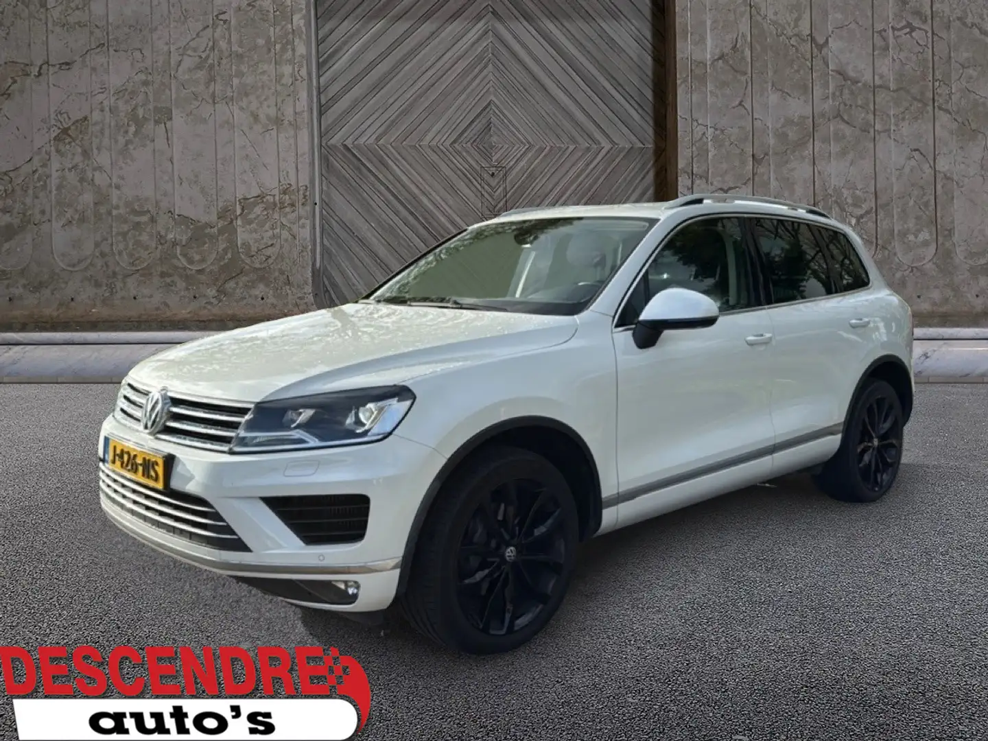 Volkswagen Touareg 3.0 TDI Highline Wit - 1