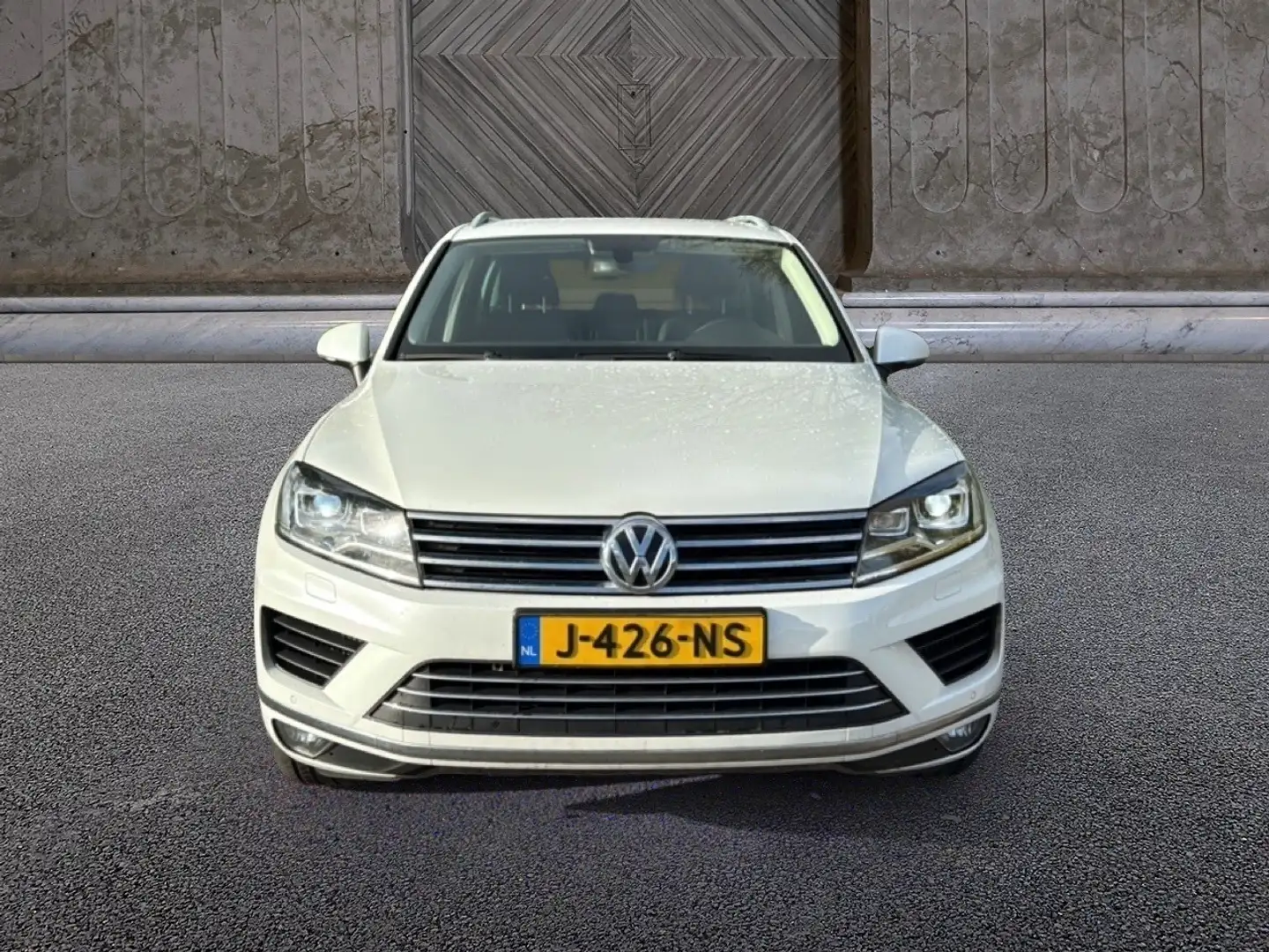 Volkswagen Touareg 3.0 TDI Highline Wit - 2