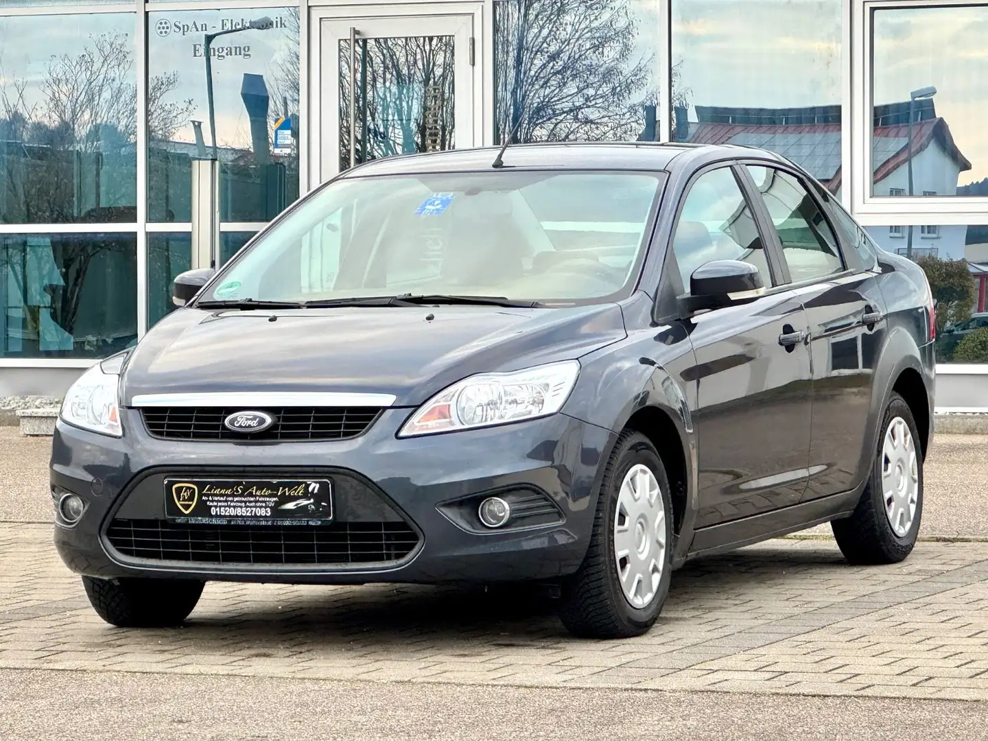 Ford Focus Lim. Style Klima TÜV/AU 07.2026 Grau - 2