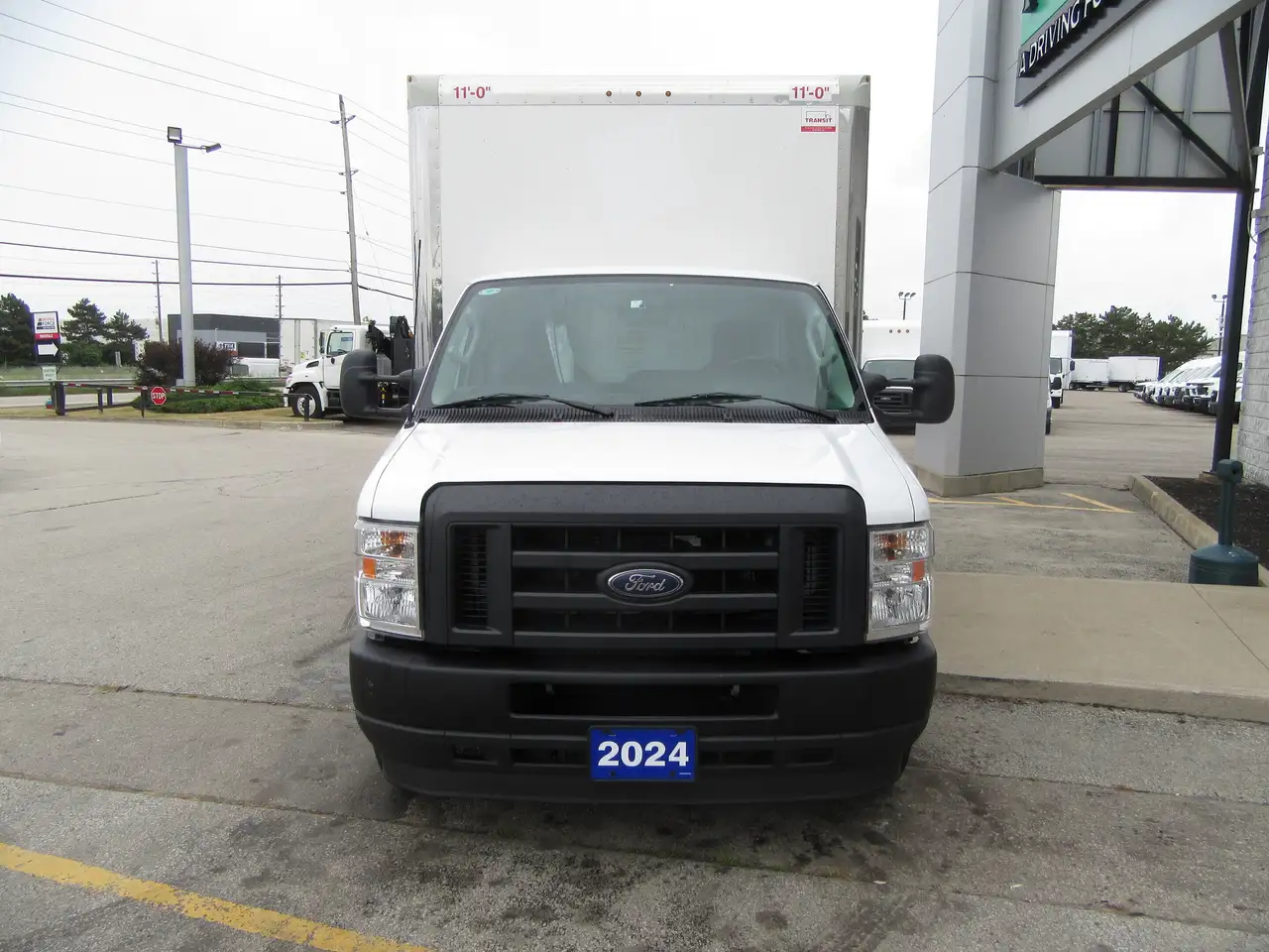Ford E-450 Super Duty DRW снимка Ford E-450 Super Duty DRW