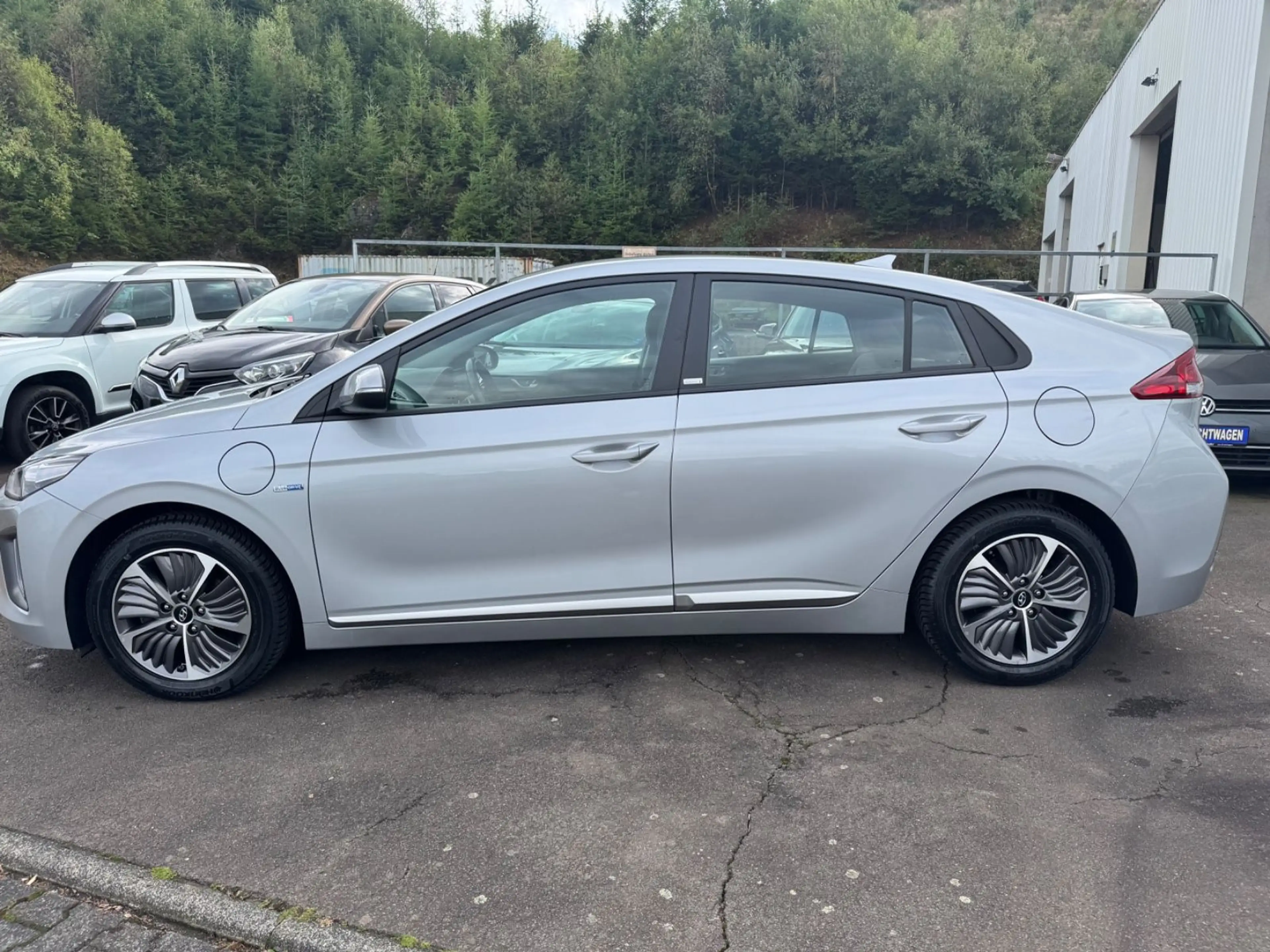 Hyundai IONIQ Ioniq Plug-In Hybrid-ACC-1 Hand-Scheckheft — photo 7