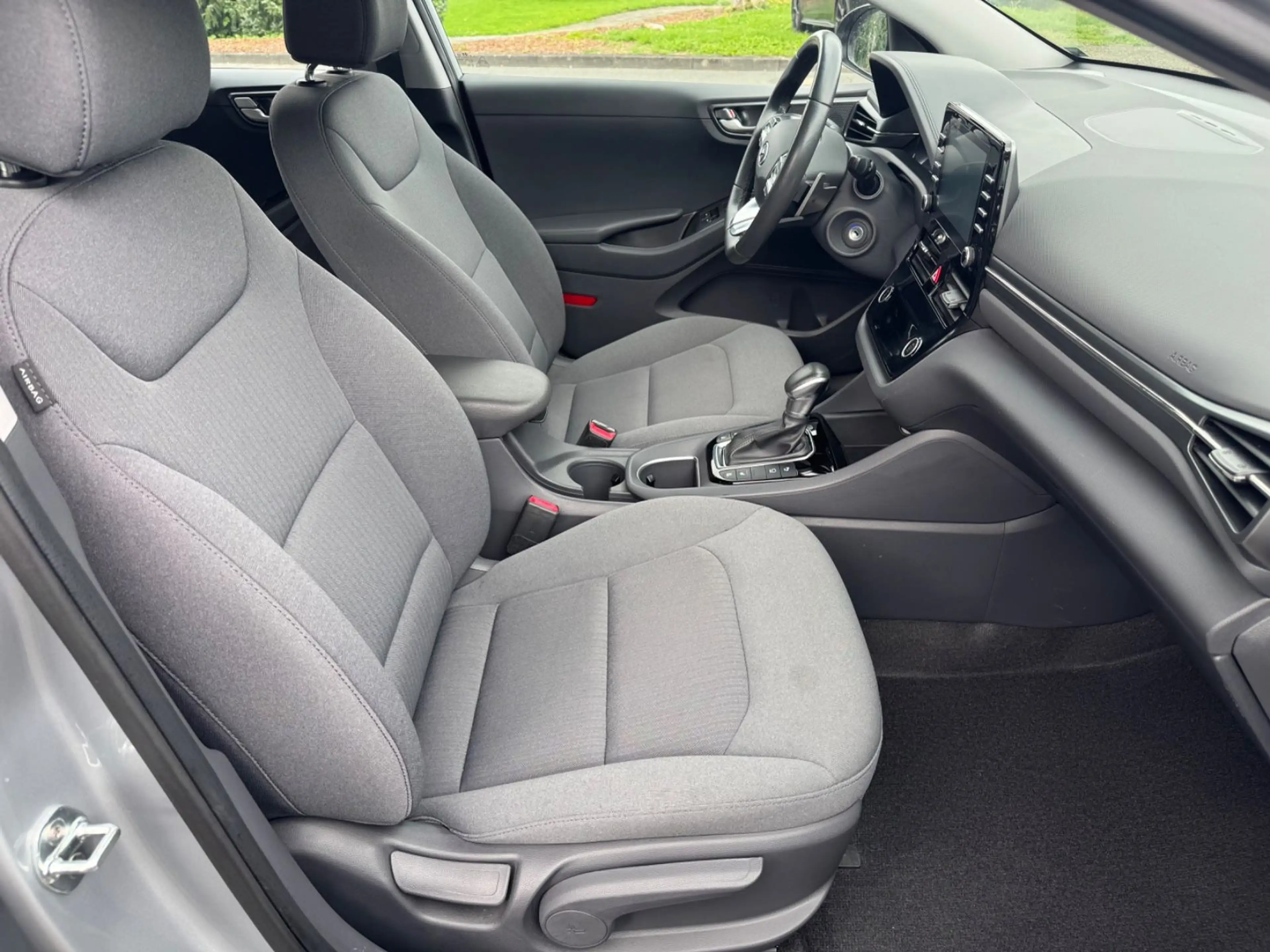 Hyundai IONIQ Ioniq Plug-In Hybrid-ACC-1 Hand-Scheckheft — photo 13
