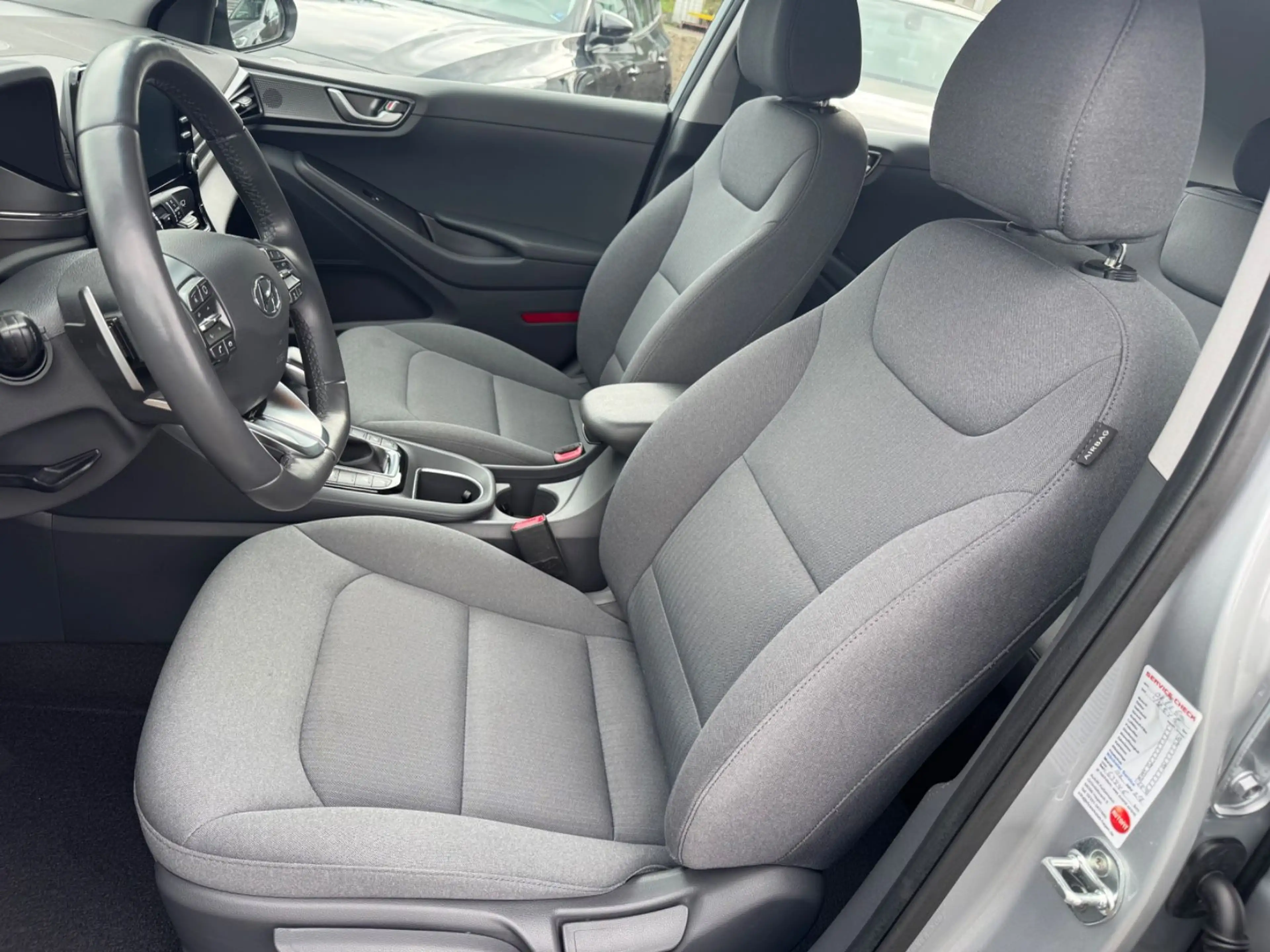 Hyundai IONIQ Ioniq Plug-In Hybrid-ACC-1 Hand-Scheckheft — photo 12