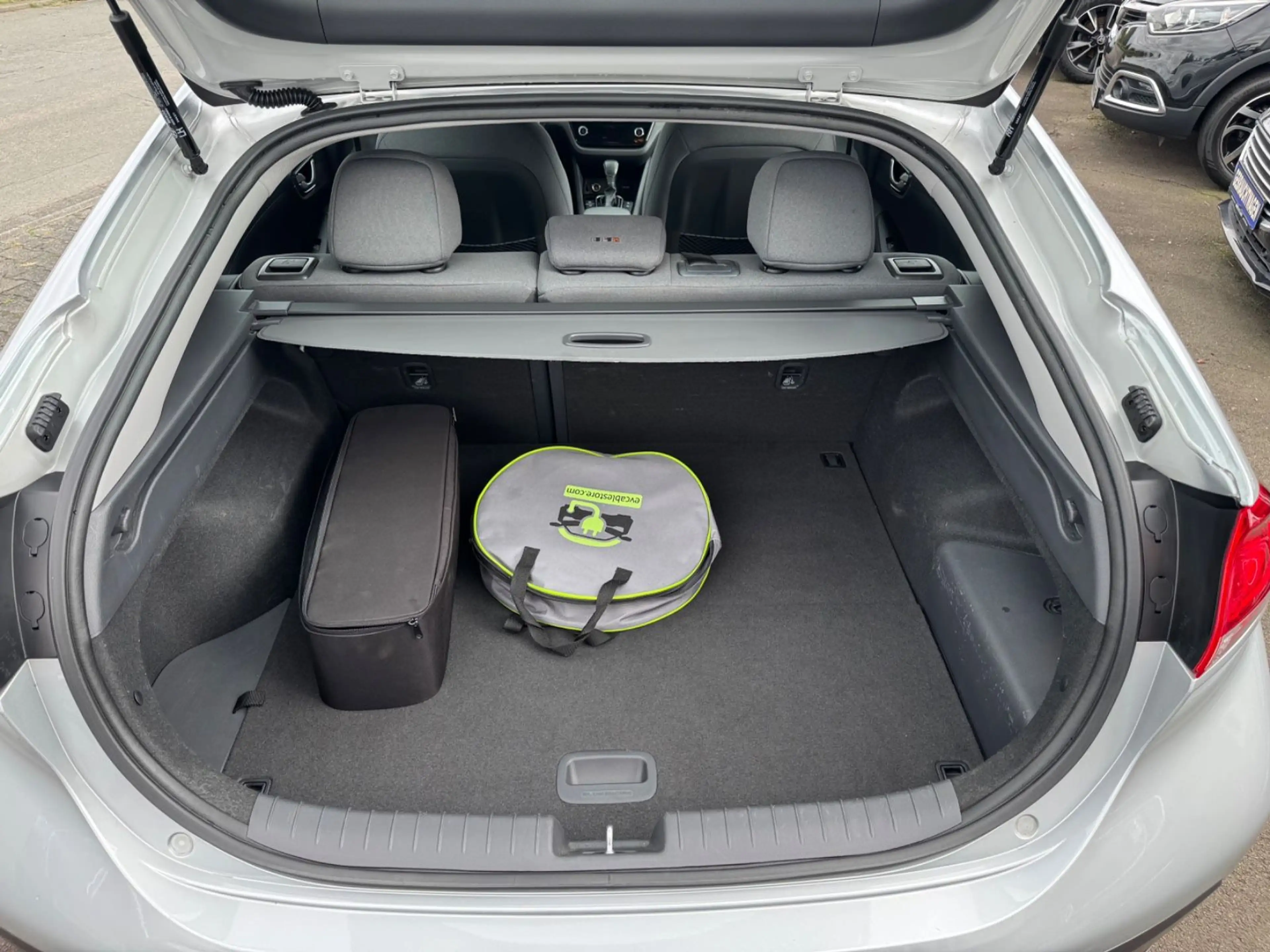 Hyundai IONIQ Ioniq Plug-In Hybrid-ACC-1 Hand-Scheckheft — photo 15