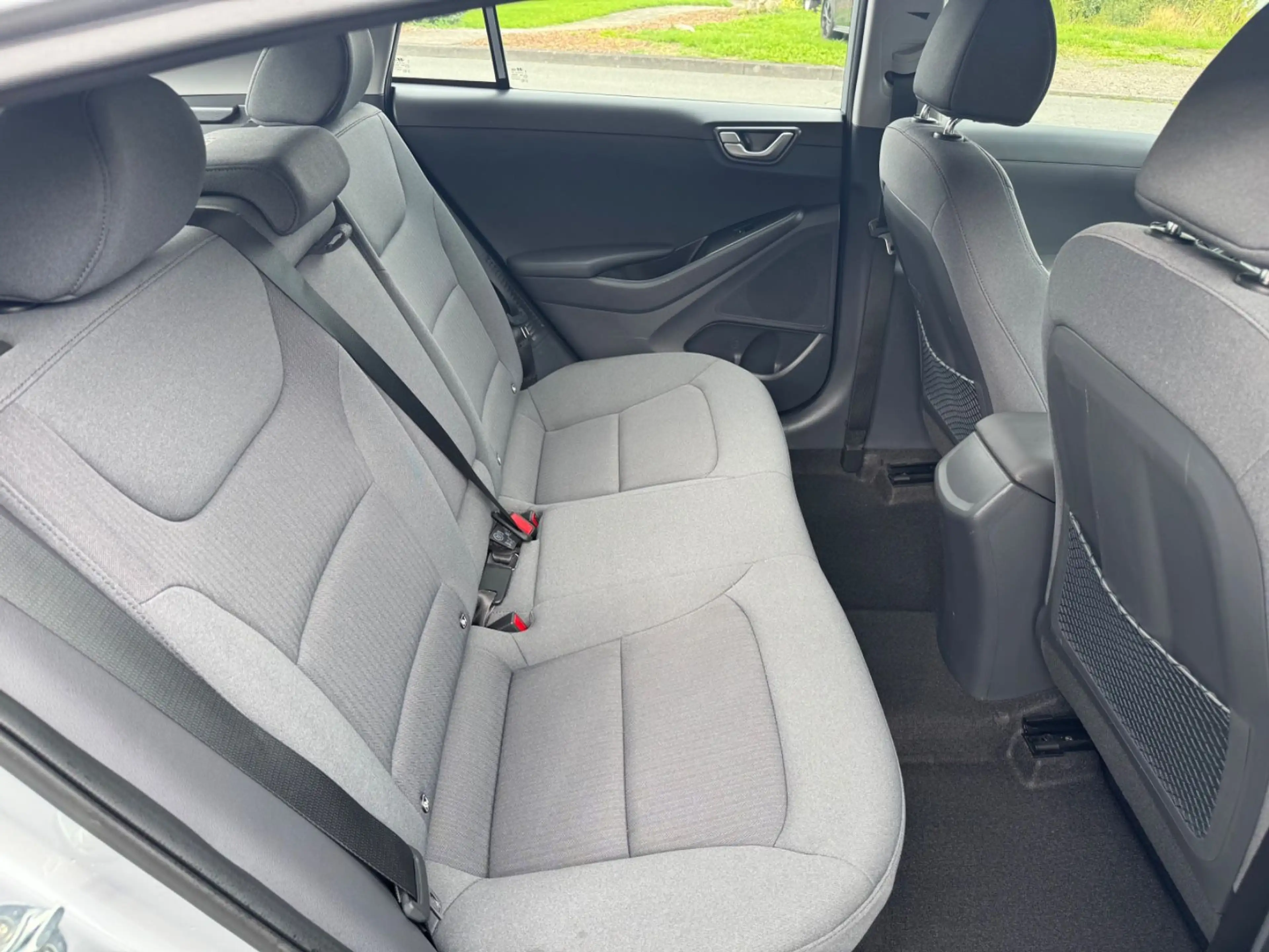 Hyundai IONIQ Ioniq Plug-In Hybrid-ACC-1 Hand-Scheckheft — photo 14