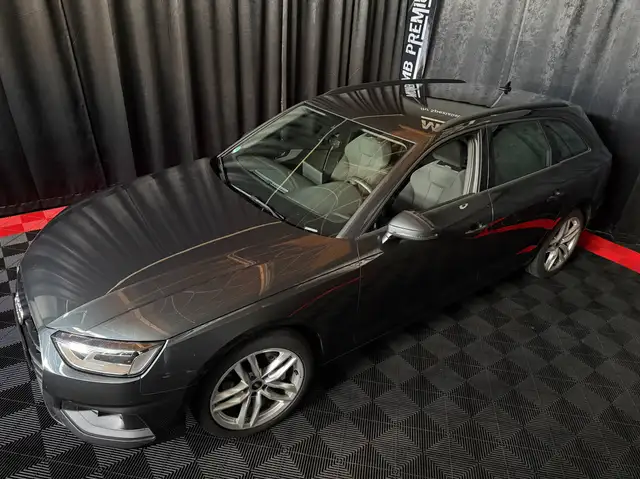 Audi A4 view 9