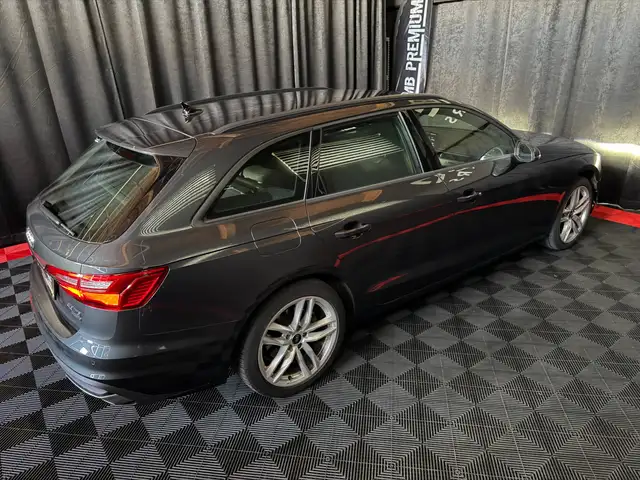 Audi A4 view 13