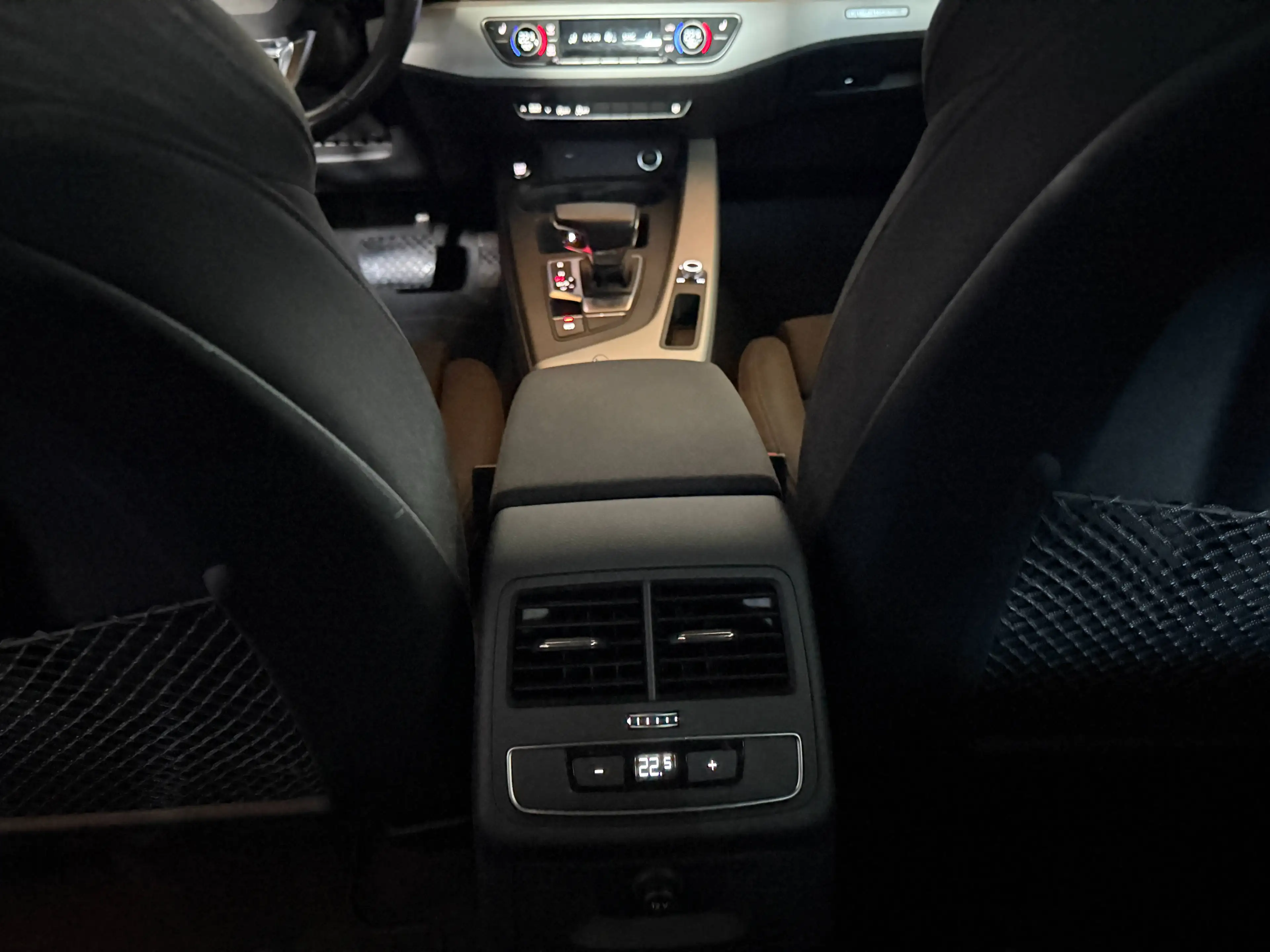 Audi A4 40 TDI quattro *AHK*VIRTUAL-COCKPIT*LED* — photo 25
