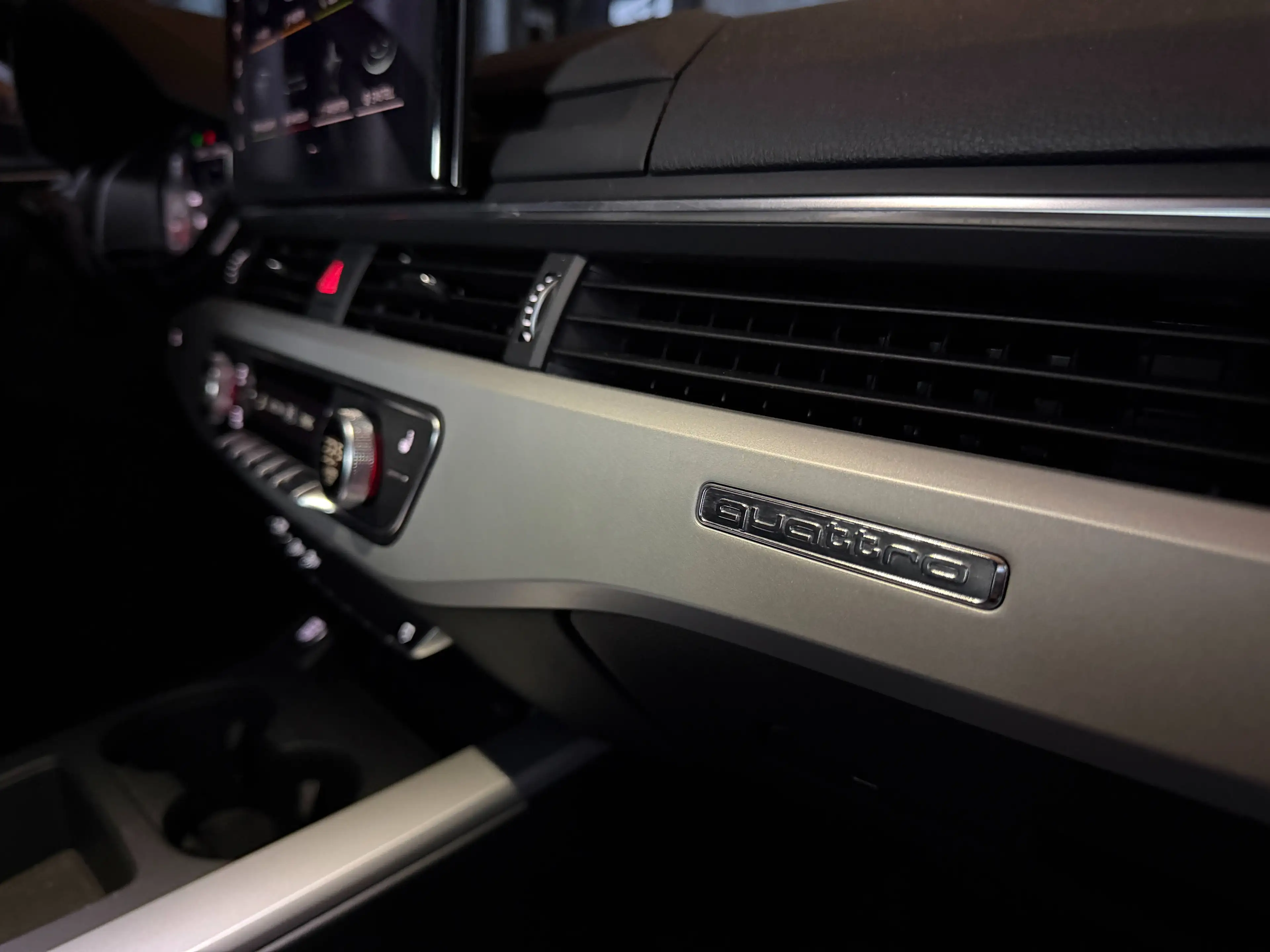 Audi A4 40 TDI quattro *AHK*VIRTUAL-COCKPIT*LED* — photo 33