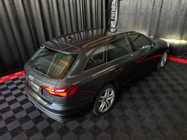Audi A4 view 12