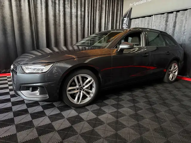 Audi A4 view 11