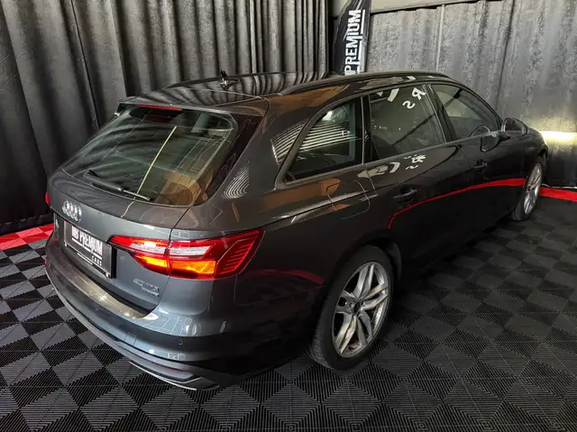 Audi A4 view 14