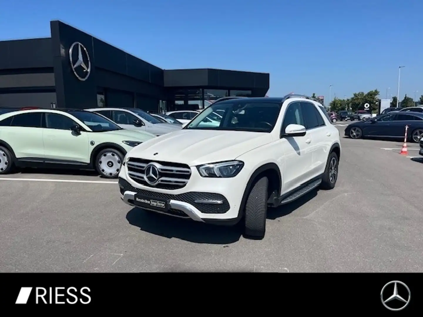 Mercedes-Benz GLE 300 d 4MATIC AMG Int Pano AHK Airm Ambi Weiß - 1