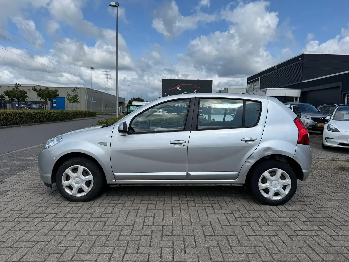 Dacia Sandero 1.2 Lauréate siva - 2
