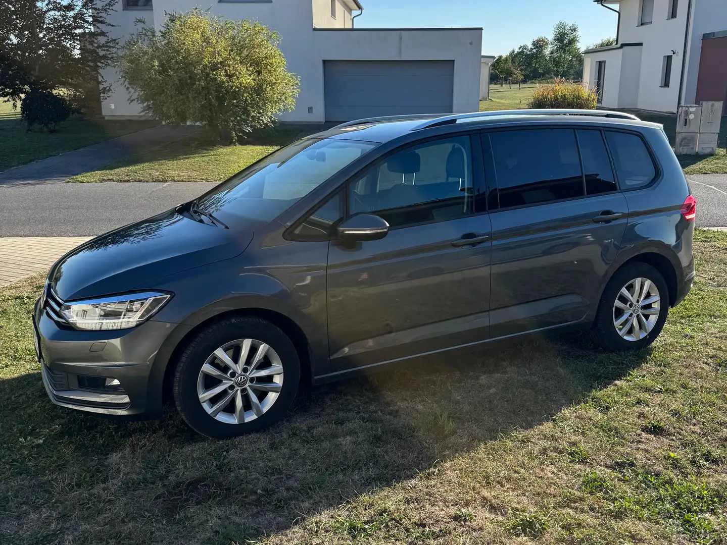 Volkswagen Touran Touran Comfortline 1,6 SCR TDI Comfortline Grau - 2