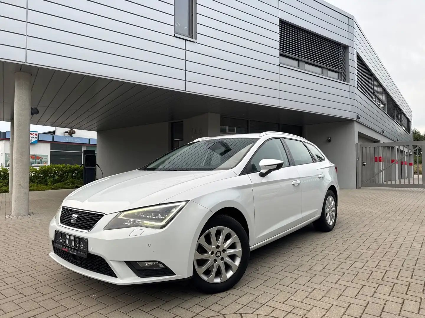 SEAT Leon ST Style AUTOMATIK LEDER LED NAVI SITZHEIZ. Blanc - 2
