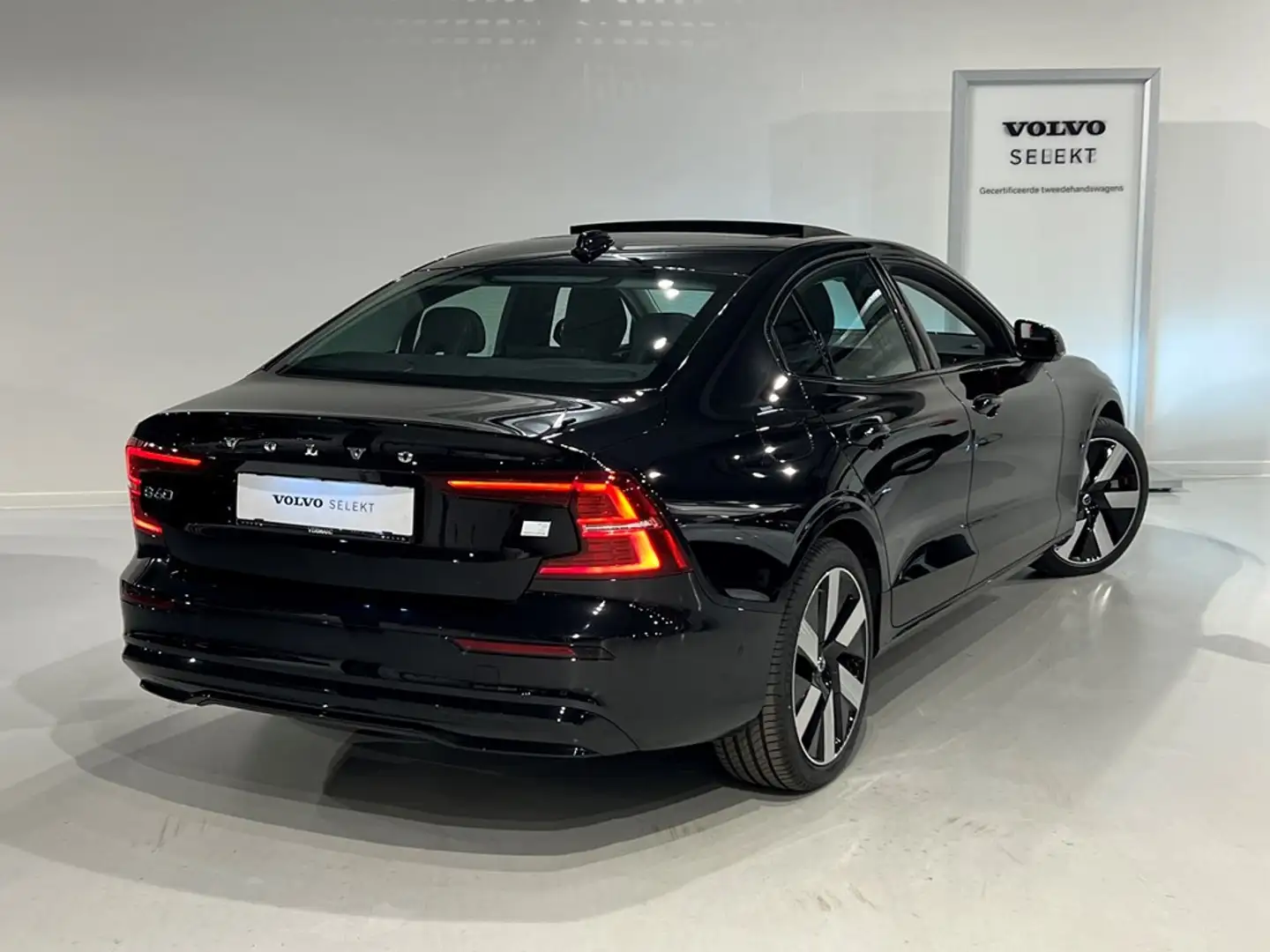 Volvo S60 T8 Recharge Ultimate Dark Long Range Zwart - 2