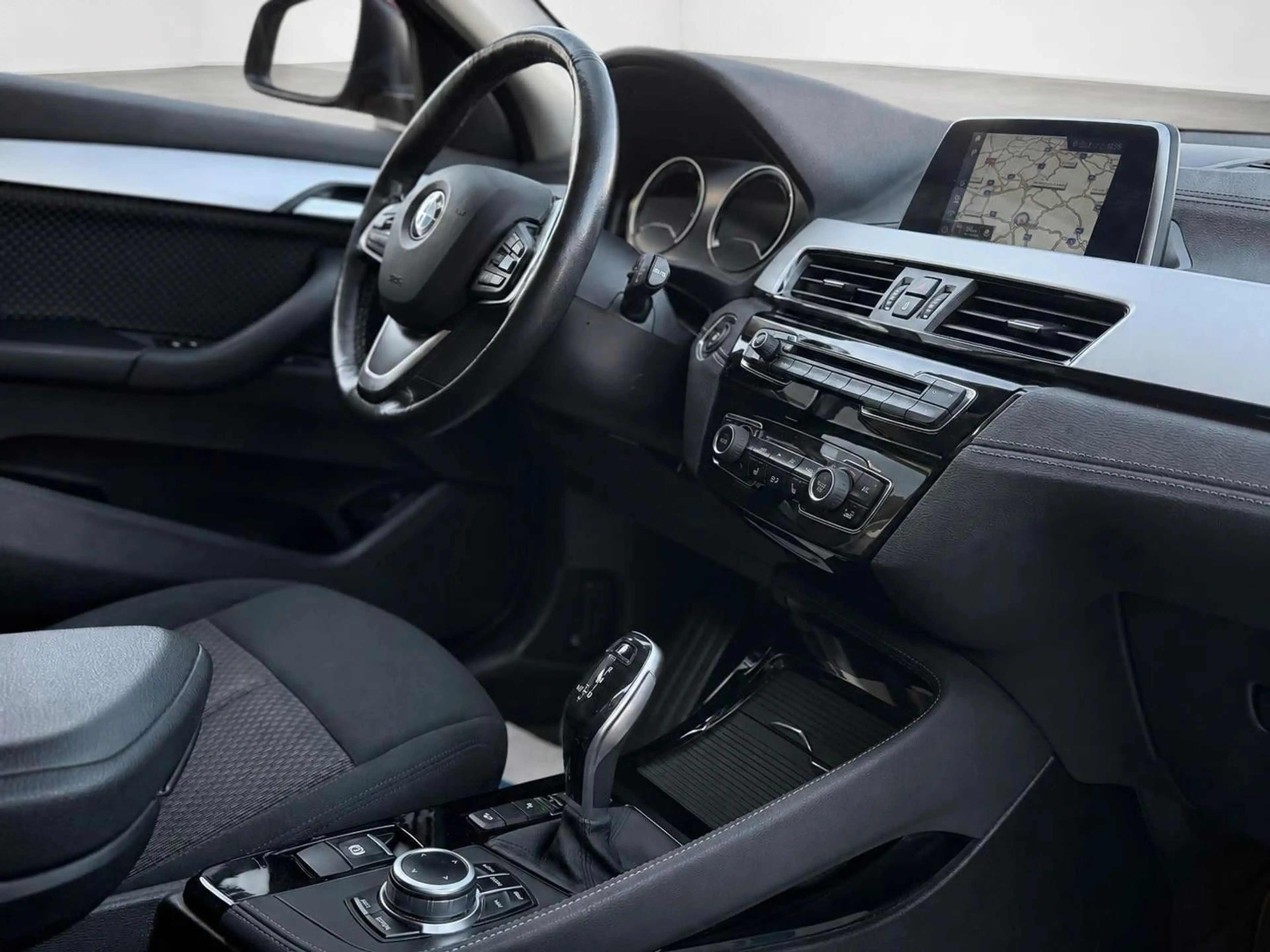 BMW X2 xDrive 20 d Advantage — photo 8