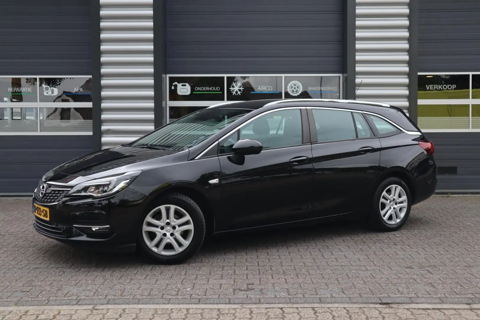 Opel Astra Sports Tourer 1.2 Launch Edition Noir - 1